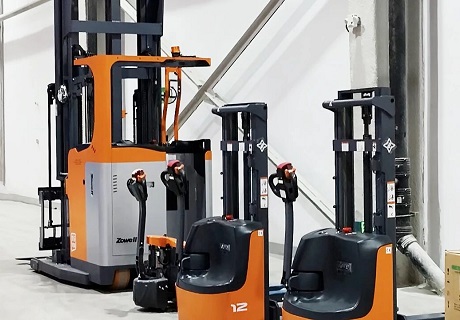 Oltre 9.000 posizioni pallet ed efficienza ecologica: la soluzione VNA di Zowell consente l'aggiornamento del magazzino farmaceutico