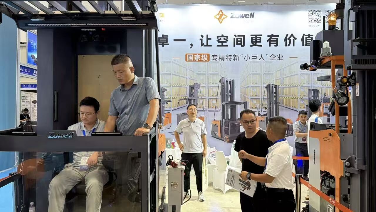 Zowell presenta carrelli elevatori VNA e soluzioni AGV al Qingdao Logistics Expo 2026